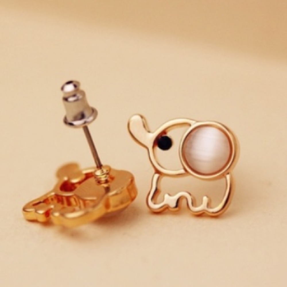 18k gold plated elephant earrings!